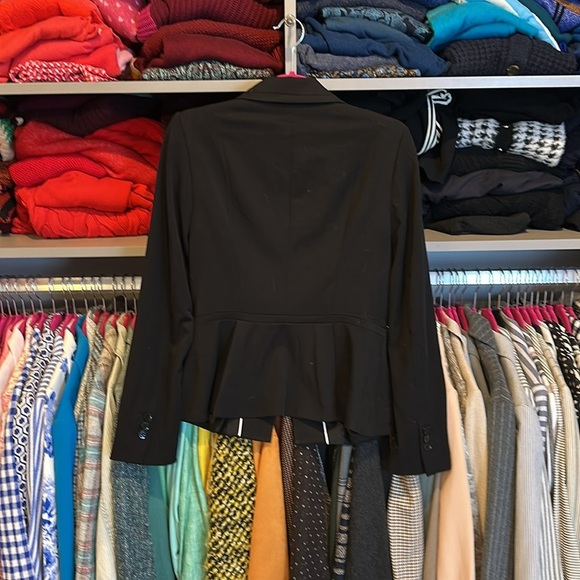 WHBM black one button closure peplum style blazer size 4 - Picture 3 of 3